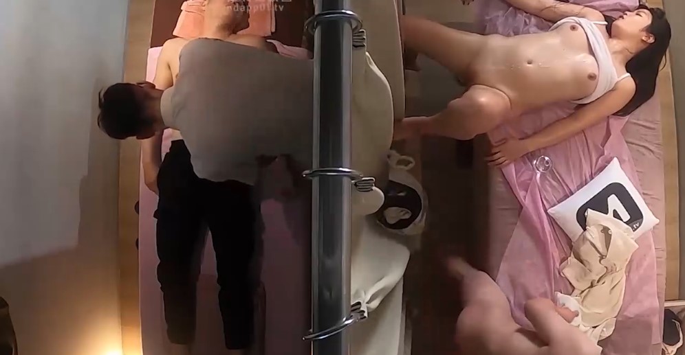 Đưa em người yêu đi mát xa bị anh KTV đụ tét lìn